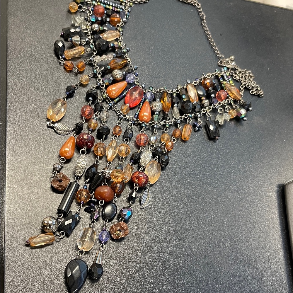 Elegant Multicolor Beaded Necklace - Picture 2 of 3